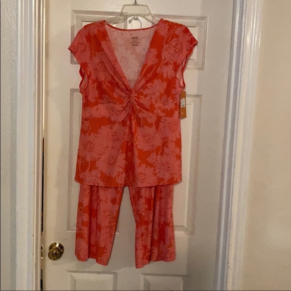 Ladies Sleepwear Top is XXL Bottoms are XL